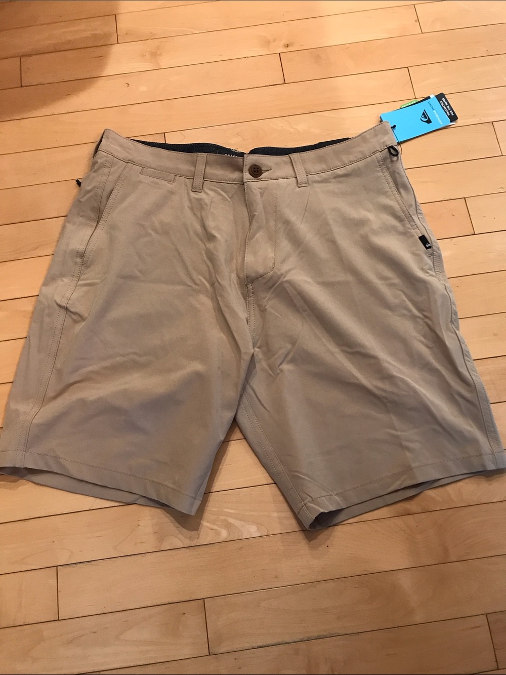 NWT Men’s Quiksilver Amphibian Shorts Walking shorts for water - 33/20
